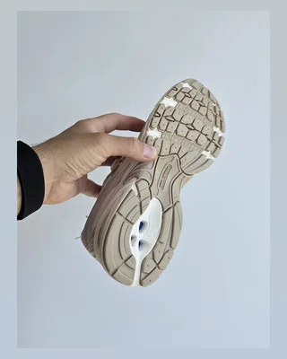 New Balance 740 • Beige • — головне фото товару