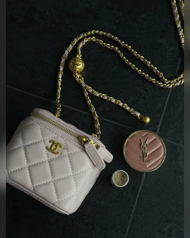 Chanel Classic powder Lambskin Pearl Crush Mini Vanity Case Магнітна Коробка 11 х 10 х 7 — головне фото товару