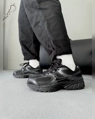 Nike V5 RNR Triple Black — головне фото товару