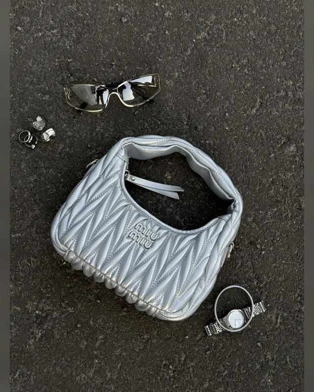 Miu Miu Wander Matelassé Nappa Leather Mini Hobo Bag Silver [оригінальна брендована коробка] 21 х 23 х 7 — головне фото товару
