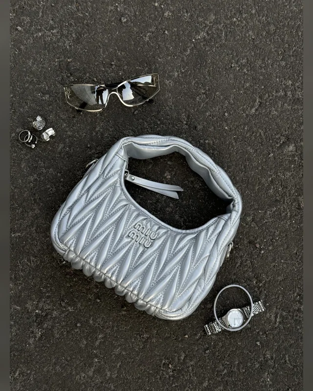 Miu Miu Wander Matelassé Nappa Leather Mini Hobo Bag Silver [оригінальна брендована коробка] 21 х 23 х 7 — головне фото товару
