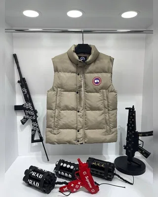 Жилет Canada Goose — головне фото товару