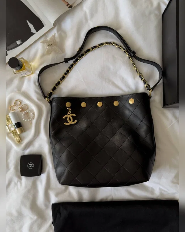 Chanel Small CC Quilted Shopping Bag Black Gold 24 x 27 x 13 — головне фото товару