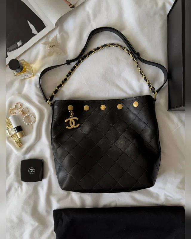 Chanel Small CC Quilted Shopping Bag Black/Gold 24 x 27 x 13 — головне фото товару