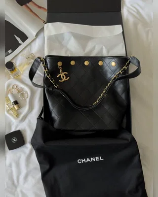 Chanel Small CC Quilted Shopping Bag Black Gold 24 x 27 x 13 — головне фото товару