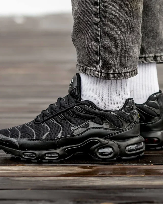 Nike Air Max TN Plus All Black — головне фото товару
