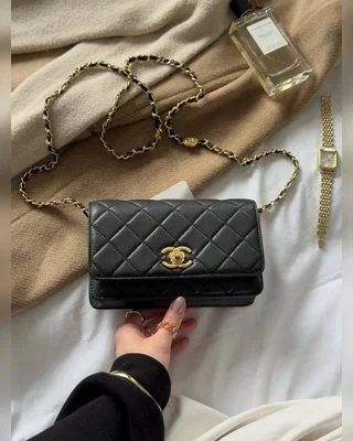 Chanel Shoulder Bag Black Gold Caviar магнітна коробка 19.5 х 13 х 4 — головне фото товару