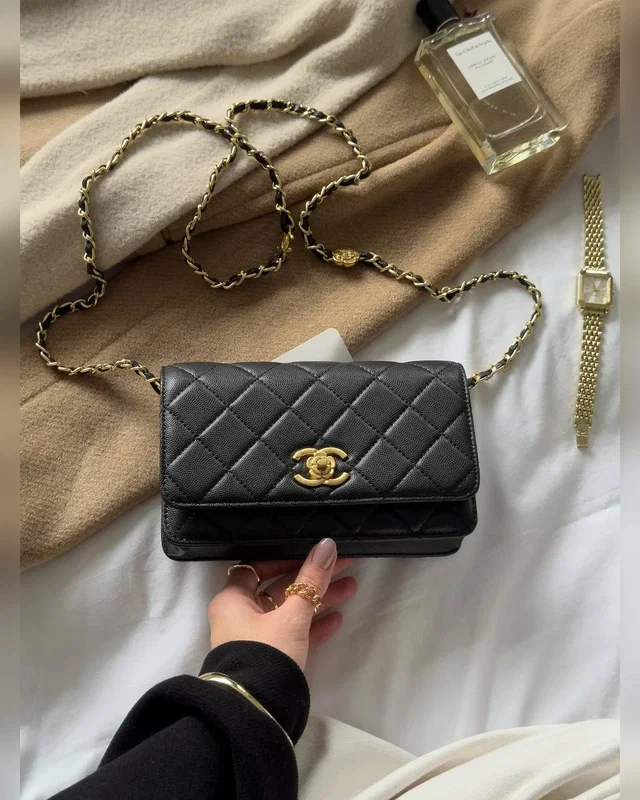 Chanel Shoulder Bag Black/Gold Caviar магнітна коробка 19.5 х 13 х 4 — головне фото товару
