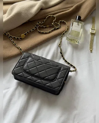 Chanel Shoulder Bag Black Gold Caviar магнітна коробка 19.5 х 13 х 4 — головне фото товару