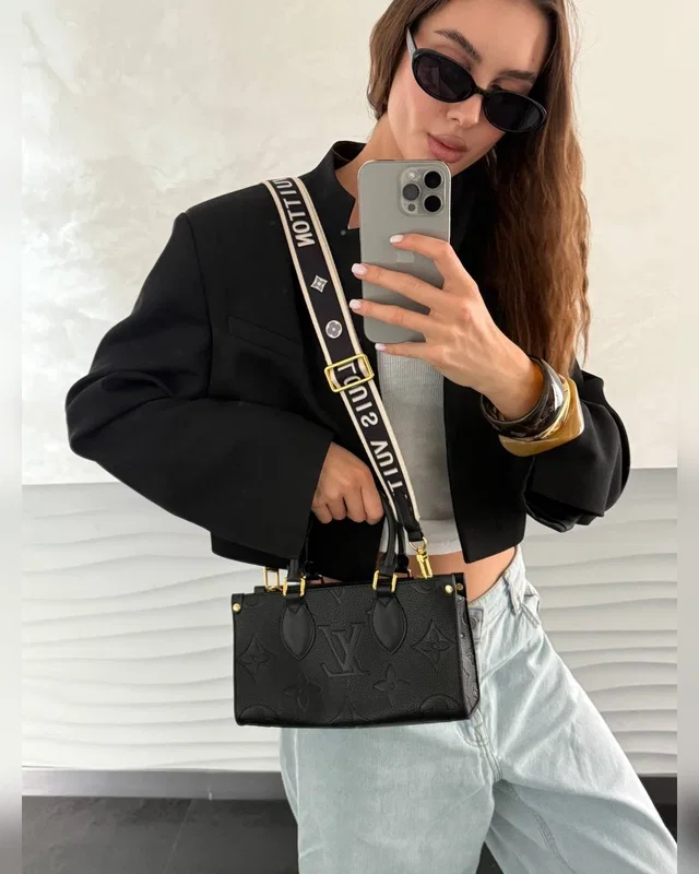 Louis Vuitton OnTheGo East West Black (Коробка магніт) — головне фото товару