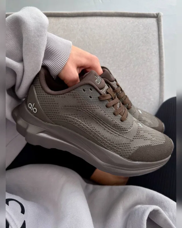 ALO Yoga Runner Brown — головне фото товару