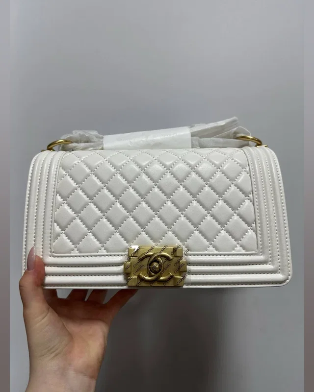 Chanel Medium Boy White/Gold Caviar RHW 24.5 х 14.5 х 8 см — головне фото товару