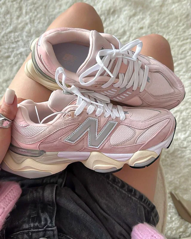 New Balance 9060 white pink — головне фото товару