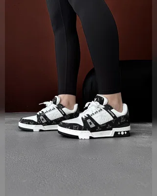 Louis Vuitton Trainer Sneaker Black White — головне фото товару