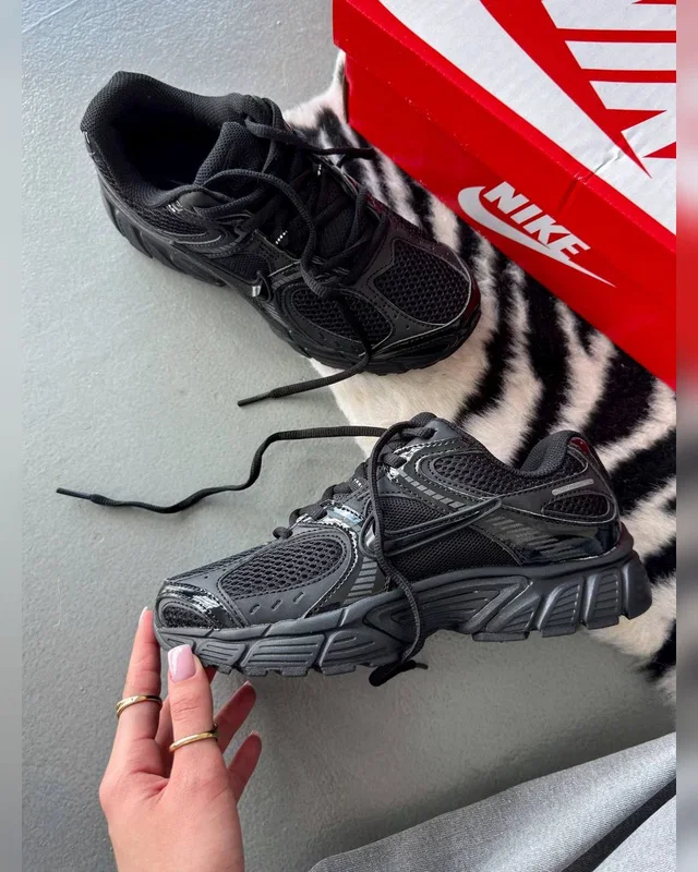 Nike V5 RNR Full Black — головне фото товару