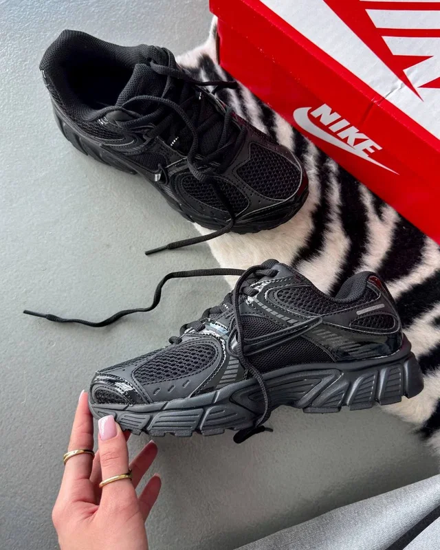Nike V5 RNR Full Black — головне фото товару