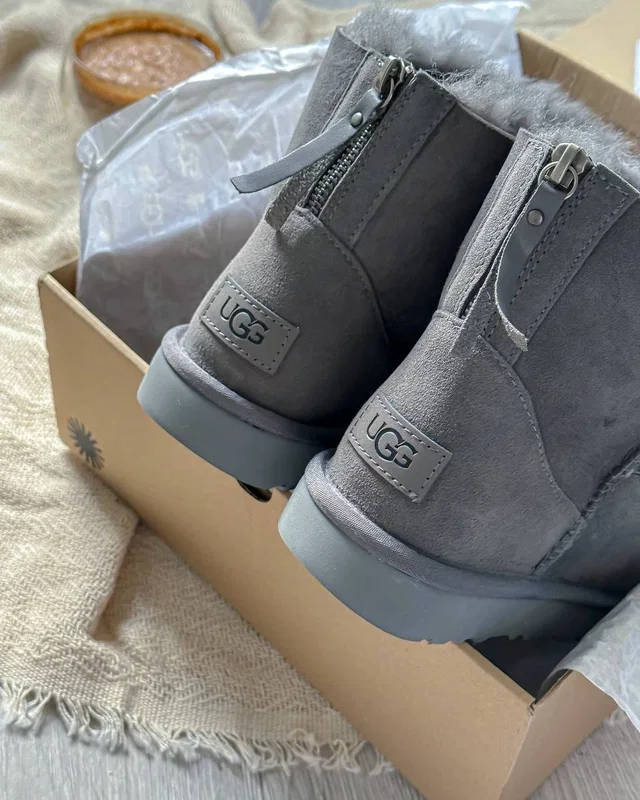 UGG Mini ZIP Grey — головне фото товару