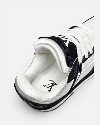 Louis Vuitton Trainer Sneaker Black White — головне фото товару