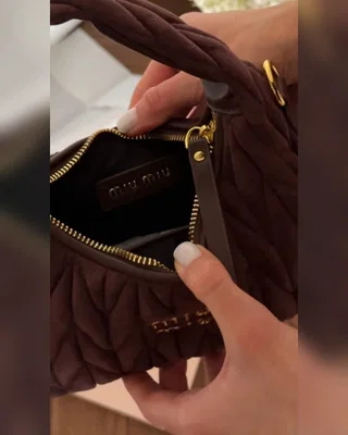 Miu Miu Wander Matelassé Nappa Suede Mini Hobo Bag Brown [оригінальна коробка] 21 х 23 х 7 — головне фото товару