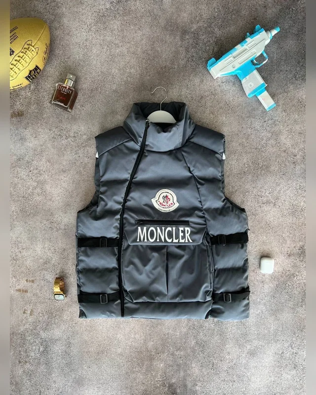 Жилет Moncler — головне фото товару