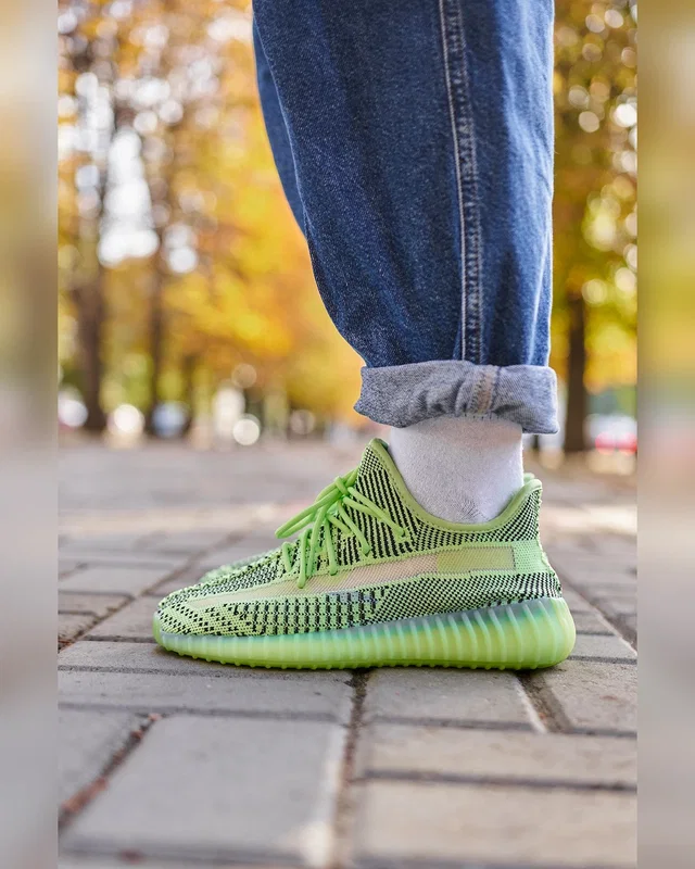 Adidas Yeezy Boost 350 v2 Yeezreel — головне фото товару