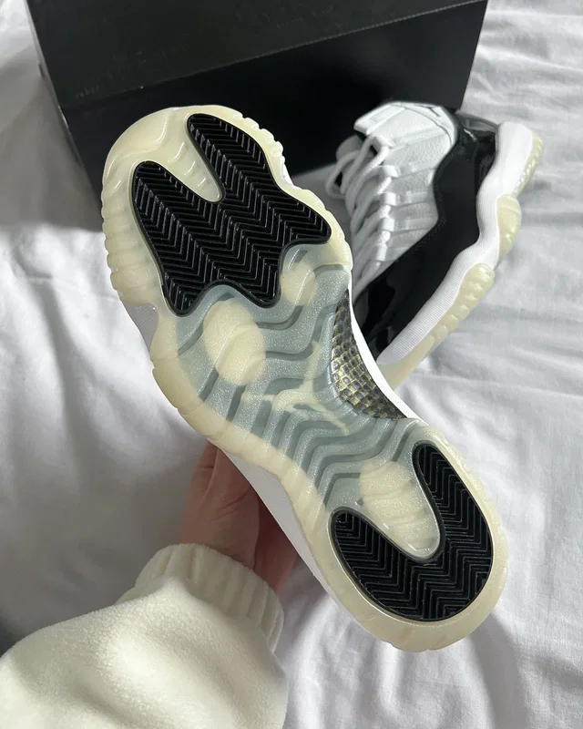 Nike Air Jordan 11 Retro 'Defining Moment DMP 2023 Gratitude' CT8012-170 — головне фото товару