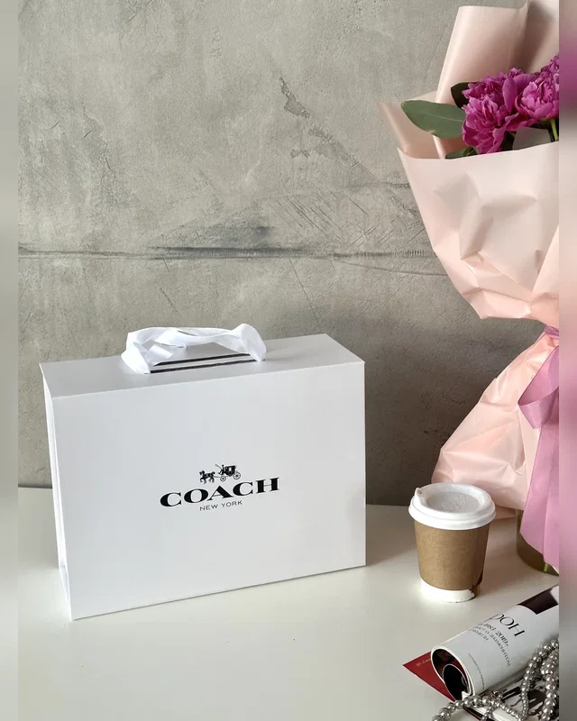 ПАКУВАННЯ Коробка магніт Coach 30 x 22 x 10.5 см ПАКУВАННЯ — головне фото товару