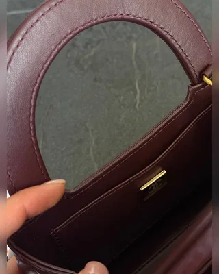 Chanel Kelly Bag Shiny Aged Calfskin Burgundy & Gold Hardware Коробка магніт 18х12х5.5 — головне фото товару