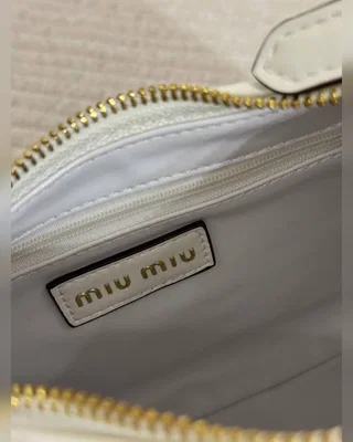 Miu Miu Leather Hobo Bag White [Ориг Коробка] 22 x 17 x 8 — головне фото товару