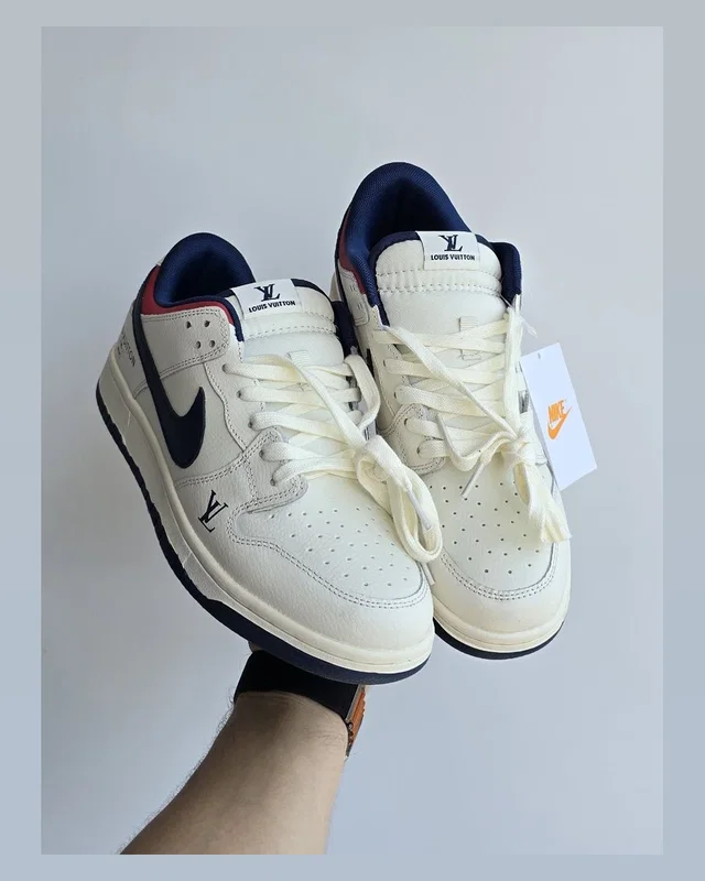 Louis Vuitton Nike SB Dunk × Louis Vuitton • Milk Navy Red • — головне фото товару