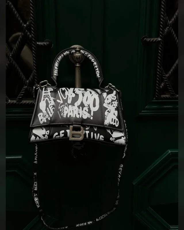 Balenciaga Hourglass Small Handbag Graffiti in Black 20 х 12 х 9 — головне фото товару