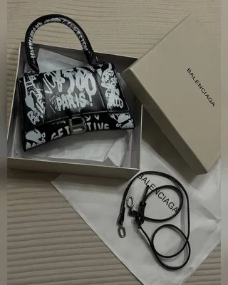 Balenciaga Hourglass Small Handbag Graffiti in Black 20 х 12 х 9 — головне фото товару
