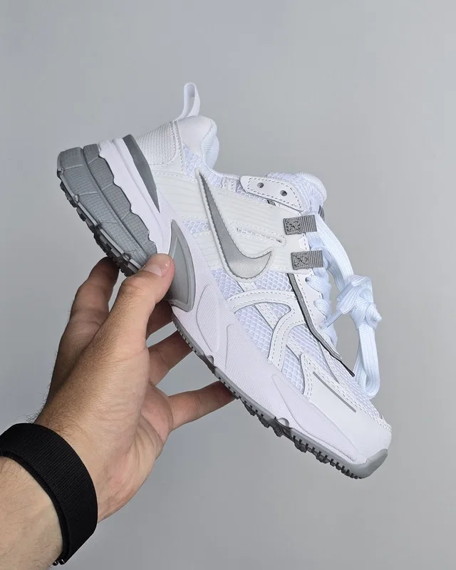 Nike V2K Run — головне фото товару