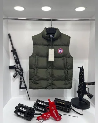 Жилет Canada Goose — головне фото товару