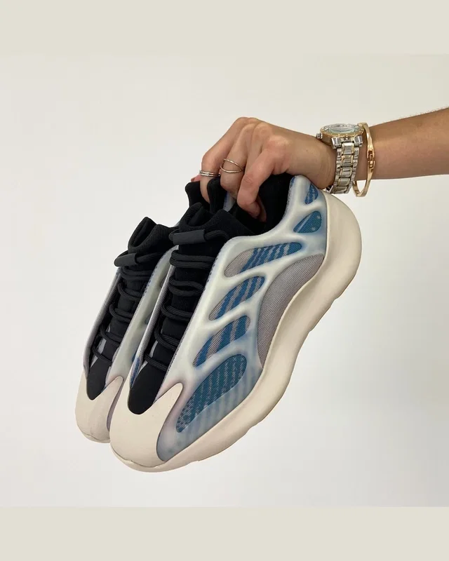 Adidas Yeezy 700 V3 "Kyanite" — головне фото товару