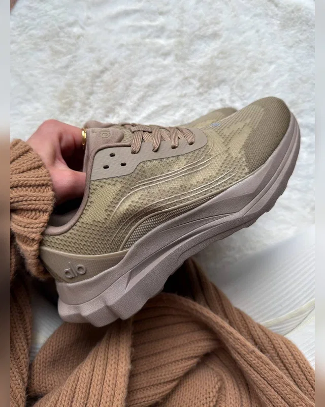 ALO Yoga Runner Khaki — головне фото товару