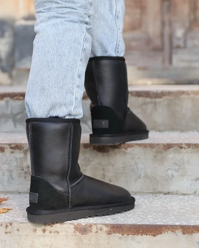UGG Short II Lether — головне фото товару