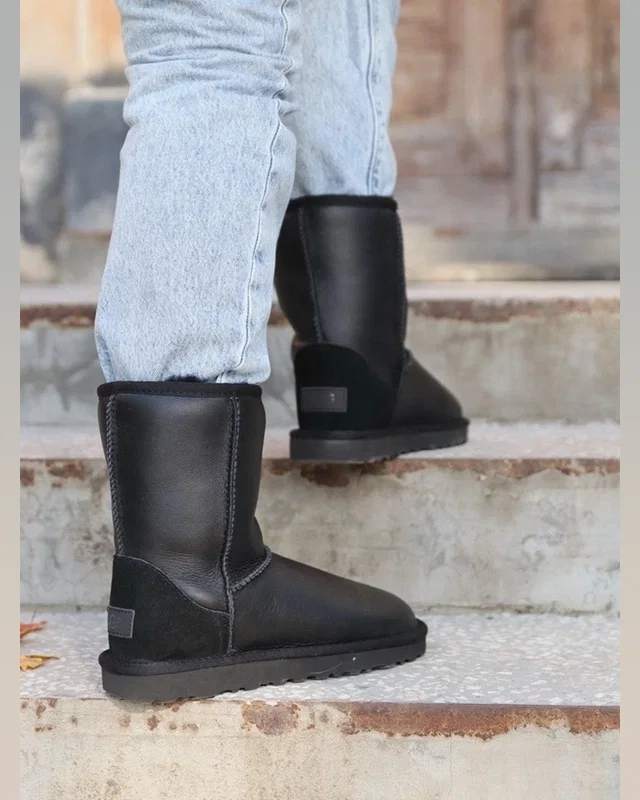 UGG Short II Lether — головне фото товару