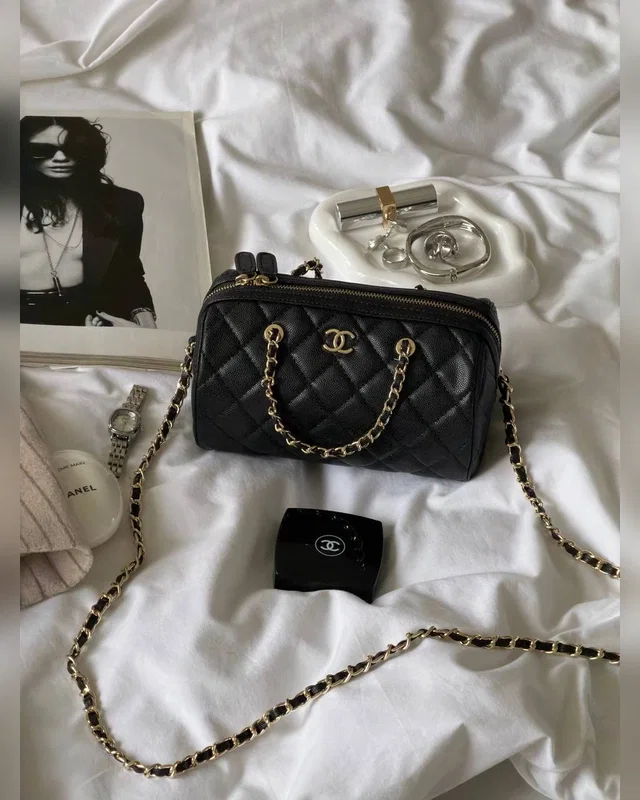 Chanel Mini Classic Bowling Bag Black 18 x 11 x 10 — головне фото товару