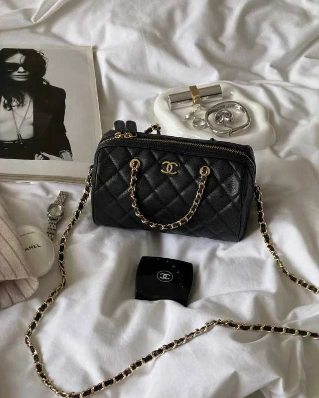 Chanel Mini Classic Bowling Bag Black 18 x 11 x 10 — головне фото товару
