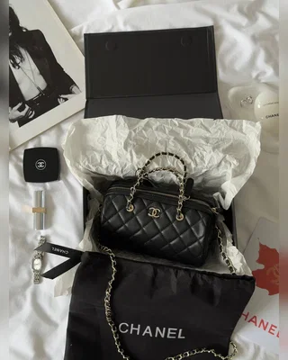 Chanel Mini Classic Bowling Bag Black 18 x 11 x 10 — головне фото товару