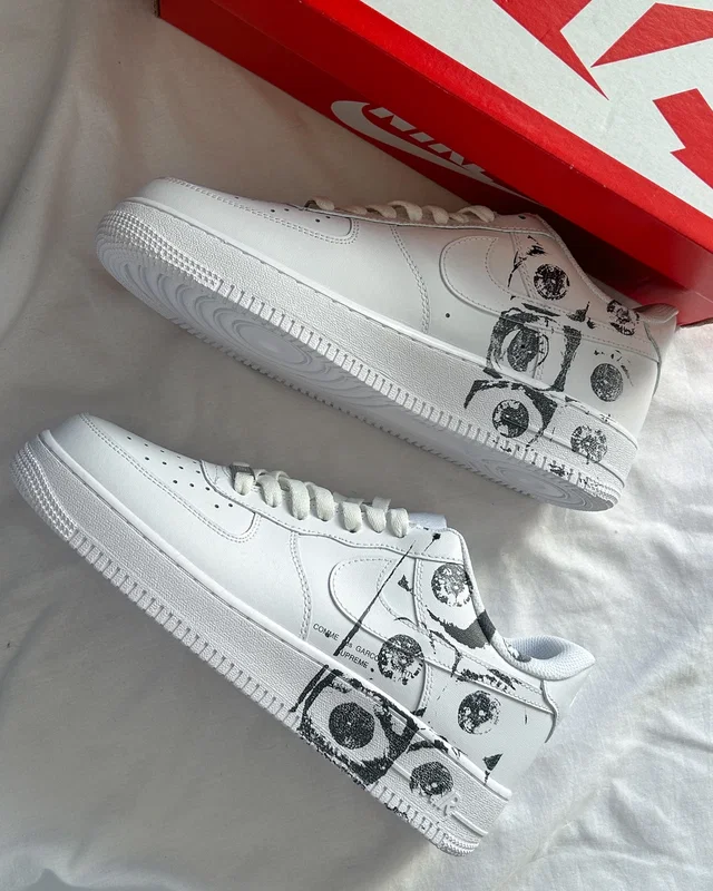 Nike x Supreme x COMME des GARCONS Air Force 1 Low 'Eyes' 923044-100 — головне фото товару