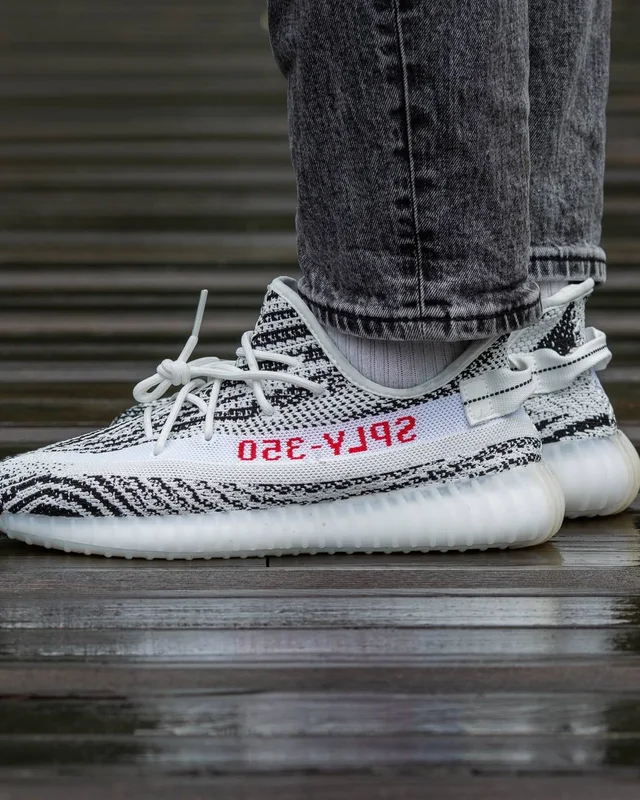 Adidas Yeezy Boost 350 v2 Zebra — головне фото товару
