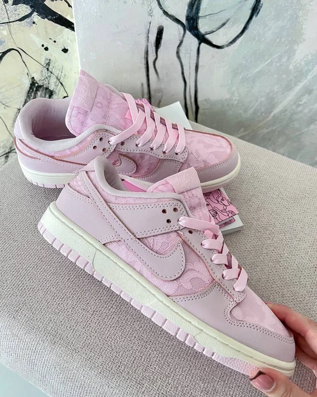 Nike SB Dunk Low WMNS Lace Pack Regal Pink — головне фото товару