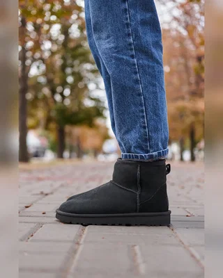 UGG Classic Mini Black — головне фото товару