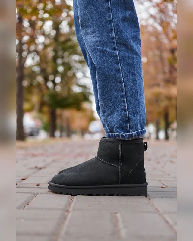 UGG Classic Mini Black — головне фото товару