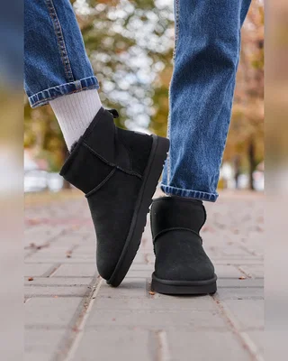 UGG Classic Mini Black — головне фото товару