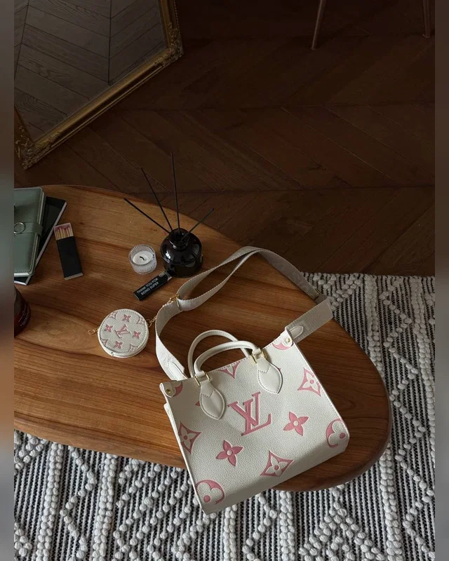 Louis Vuitton OnTheGo PM Bag in Bicolor Pink White 25 х 19 х 12 — головне фото товару