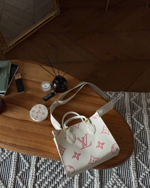 Louis Vuitton OnTheGo PM Bag in Bicolor Pink/White 25 х 19 х 12 — головне фото товару