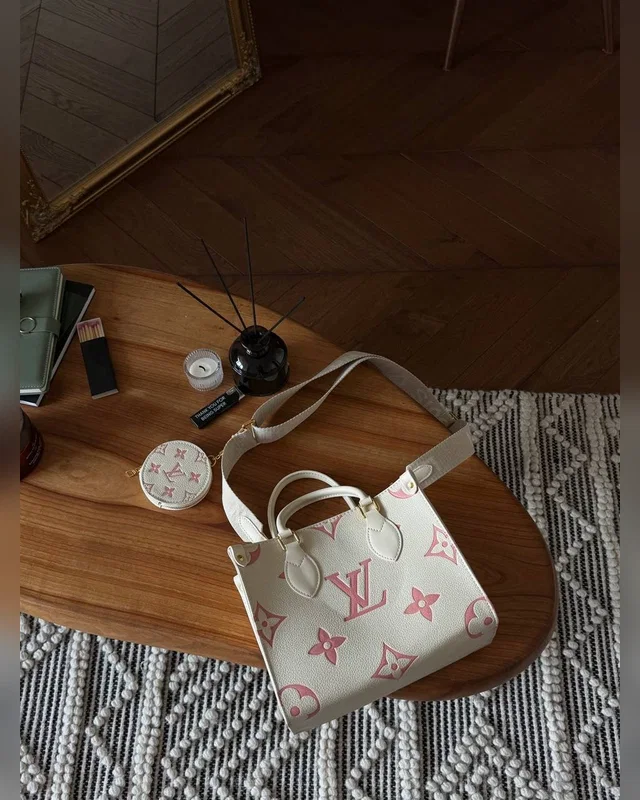Louis Vuitton OnTheGo PM Bag in Bicolor Pink/White 25 х 19 х 12 — головне фото товару